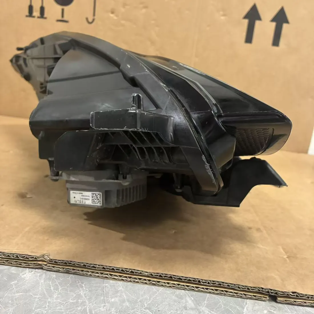 Tesla Model Y Left Global LED Headlight 1514952-00-D HELLA 015.319-11 thumbnail 3