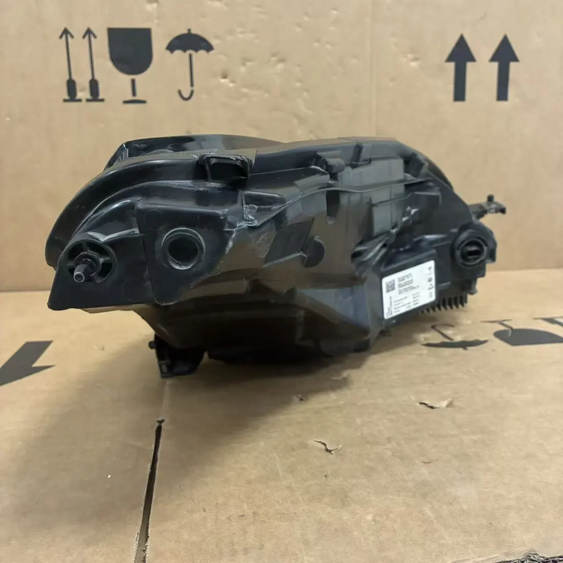 Tesla Model Y Left Global LED Headlight 1514952-00-D HELLA 015.319-11 thumbnail 5