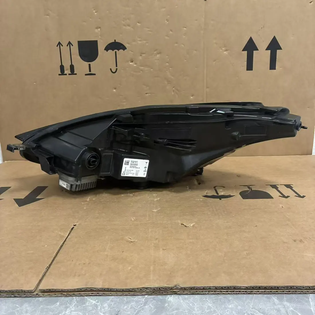 Tesla Model Y Right Global LED Headlight 1514953-00-C HELLA 015.319-52 thumbnail 6