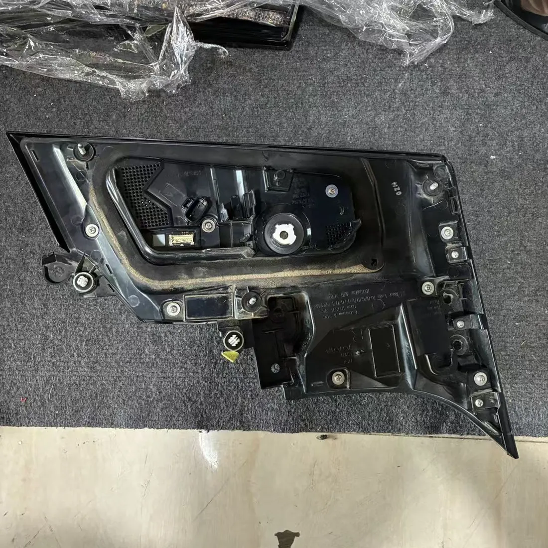 Toyota Vellfire 30 Series Facelift 2018-2023 RH Inner LED Sequential Tail Light KOITO 58-85 Original Used thumbnail 4