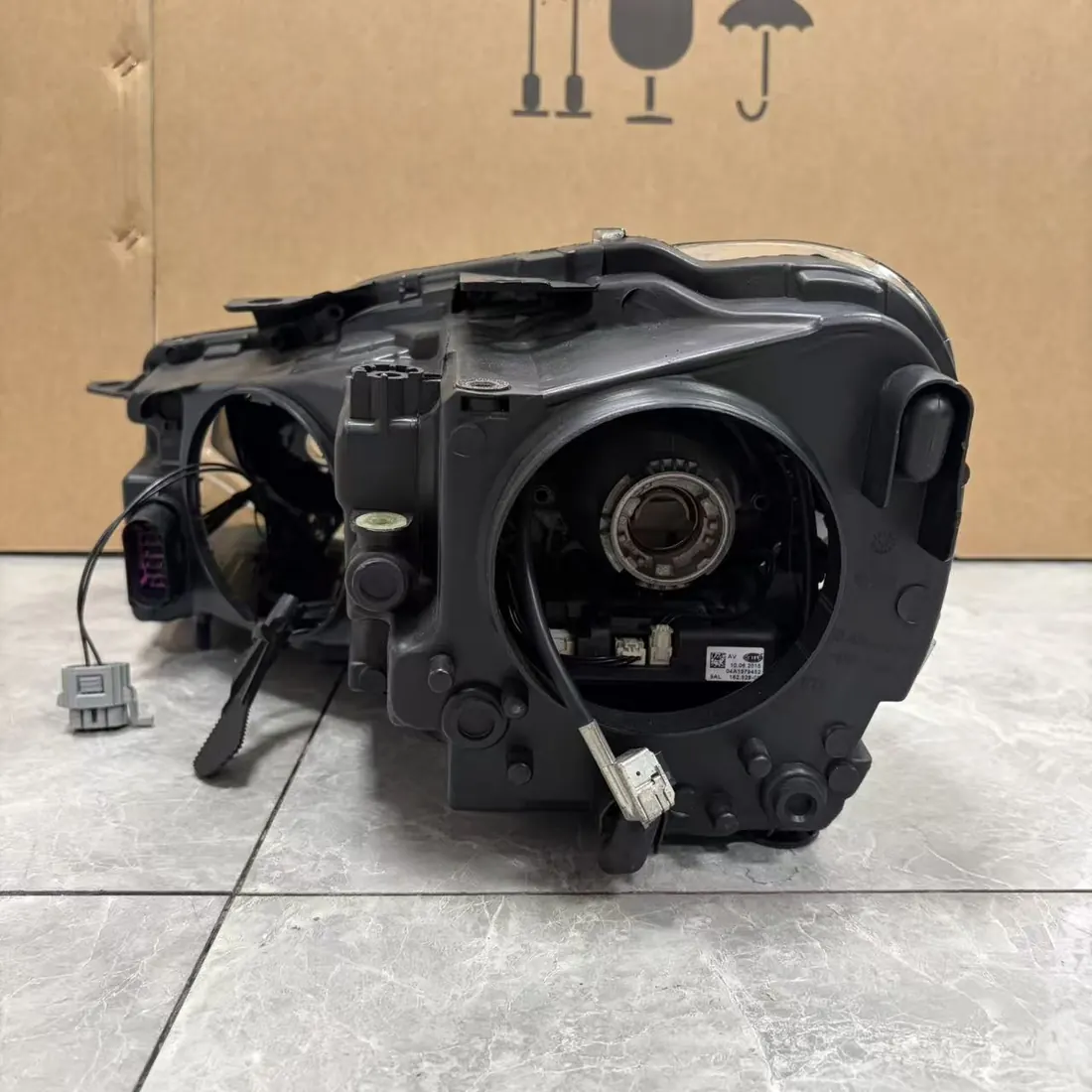 Volkswagen Golf Mk6 5K Right Bi-Xenon Projector Headlight thumbnail 4