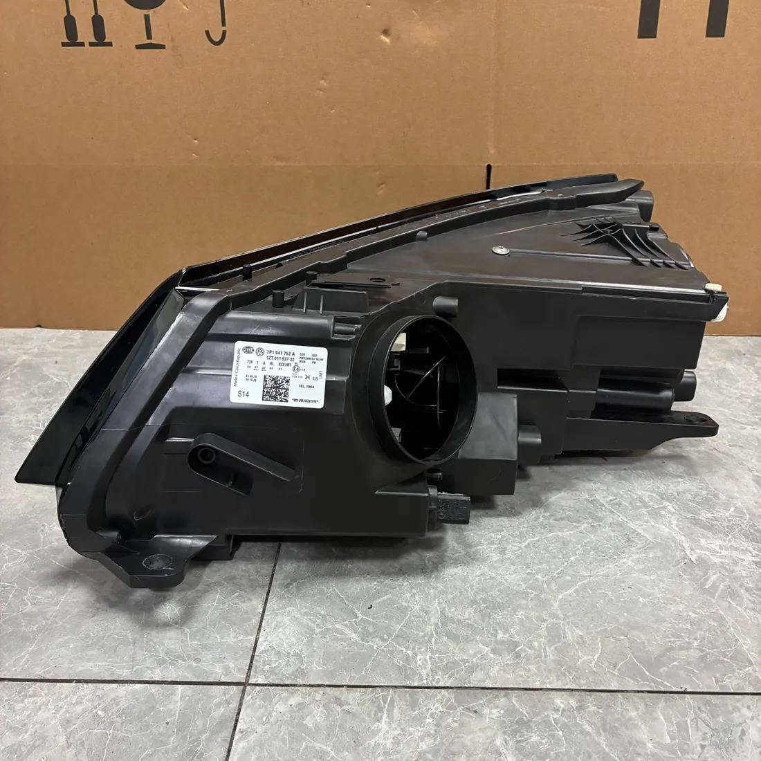 Volkswagen Tiguan I 5N Facelift RH Bi-Xenon Headlight with LED DRL Without Modules thumbnail 5