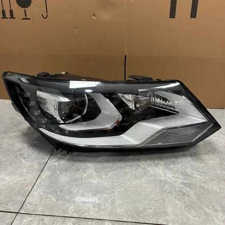 Volkswagen Tiguan I 5N Facelift RH Bi-Xenon Headlight with LED DRL Without Modules