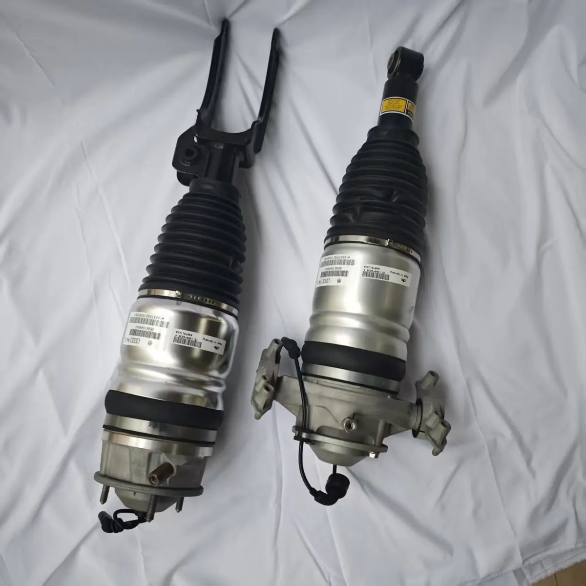 Volkswagen Touareg 7P Front Air Suspension Shock Absorber Original Refurbished thumbnail 5