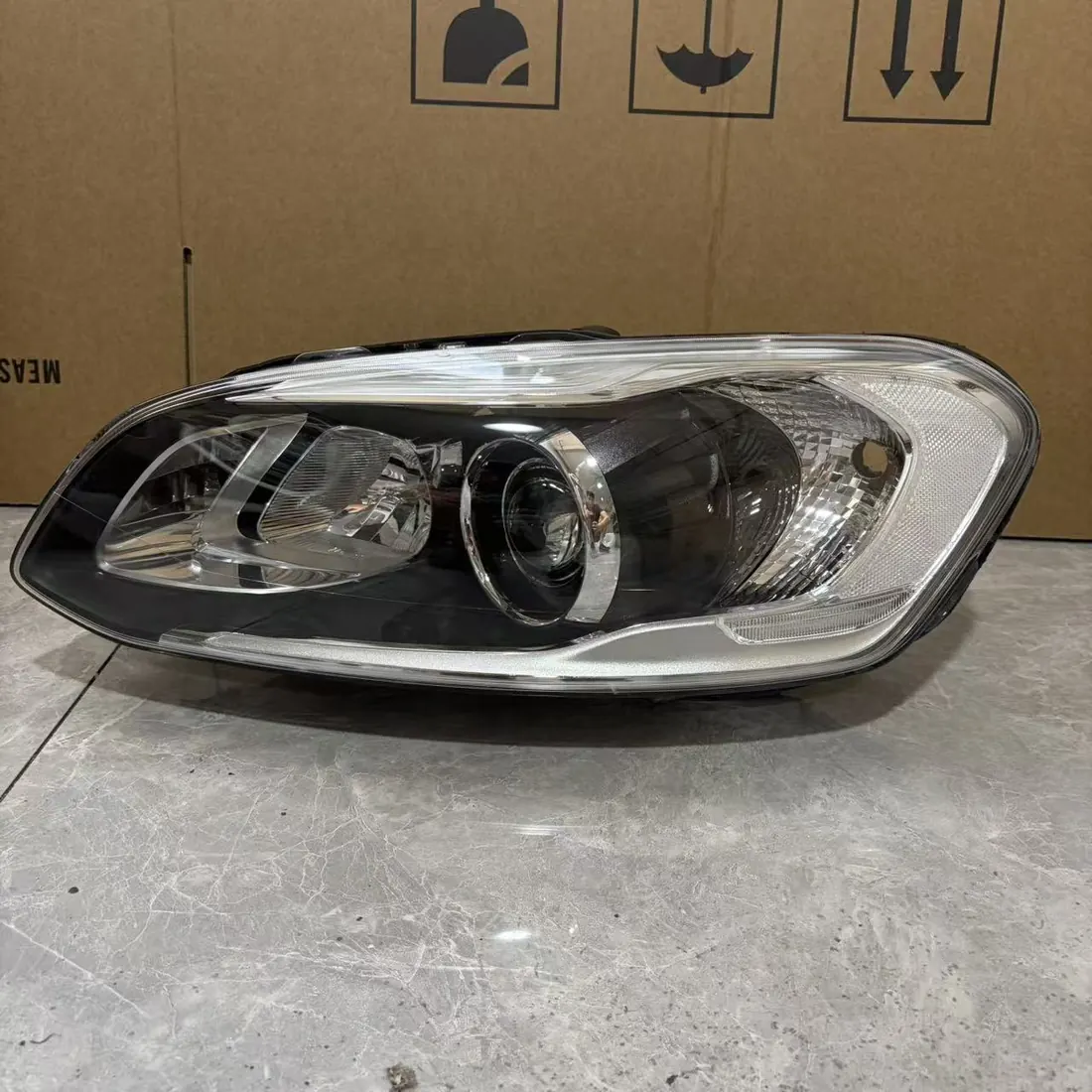 Volvo XC60 2014-2017 LH Active Bi-Xenon ABL Headlight 31395896 photo 1