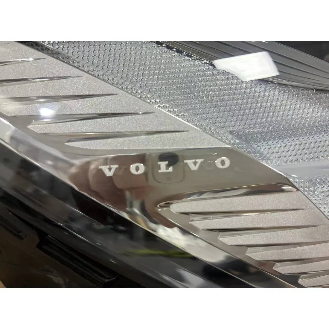 Volvo XC60 II 2021-2024 Right MID LED Headlight ZKW 32337379 thumbnail 2