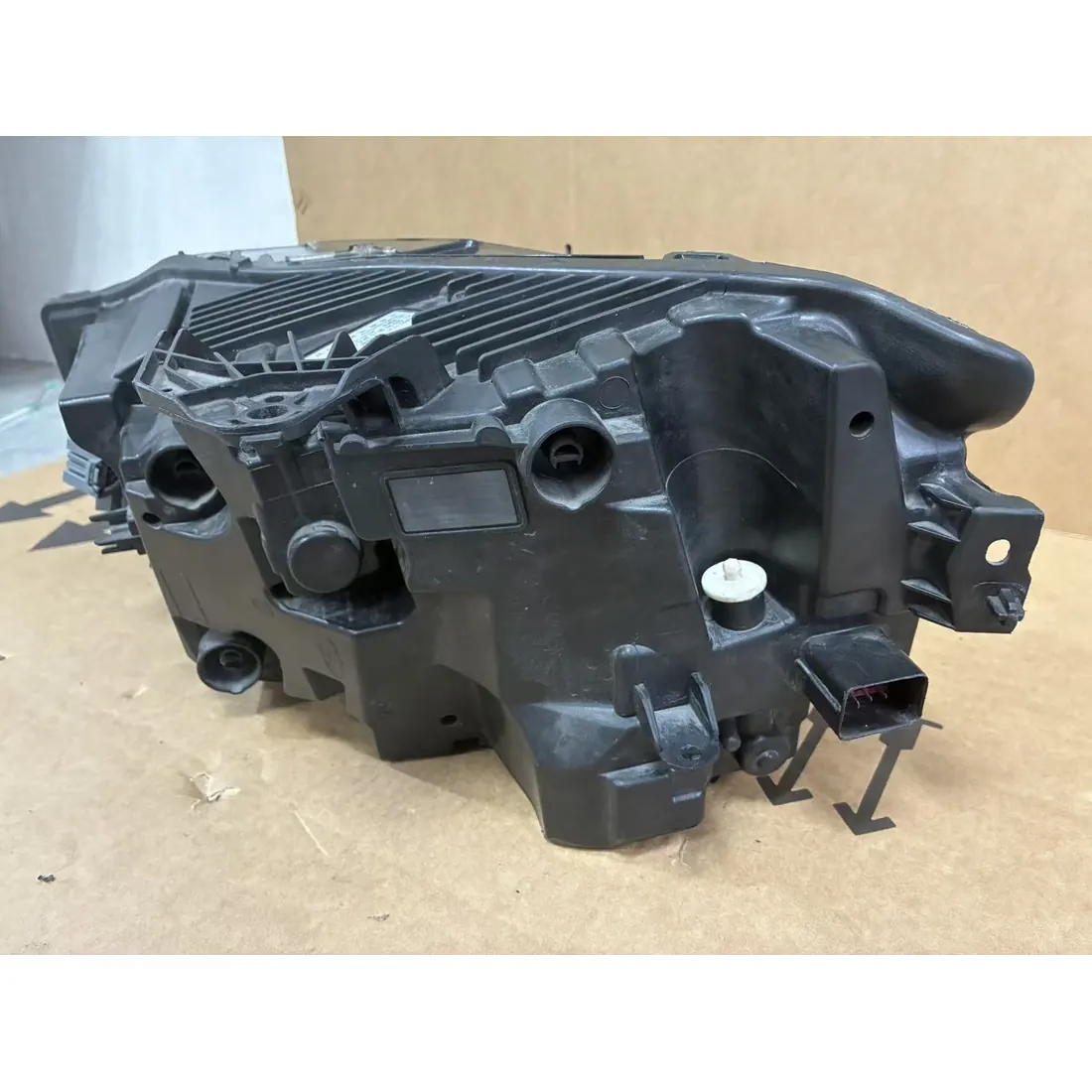 Volvo XC60 II 2021-2024 Right MID LED Headlight ZKW 32337379 thumbnail 8