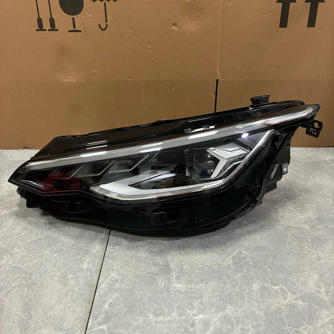 VW Golf Mk8.5 Facelift LED Headlight with Modules LH thumbnail 2