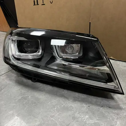 VW Touareg 7P Facelift 2015-2018 Right Bi-Xenon LED DRL Headlight 7P1941752B HELLA