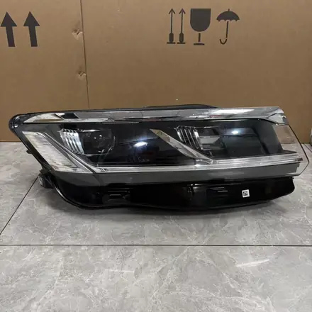 VW Touareg III CR Right Full LED AFS Headlight 761941036B No Modules